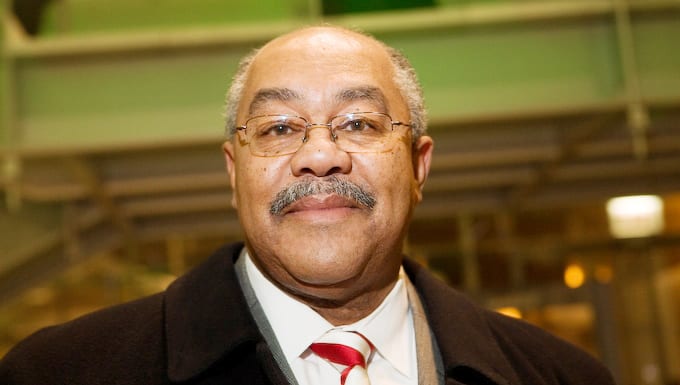 Dr. Warrick Carter